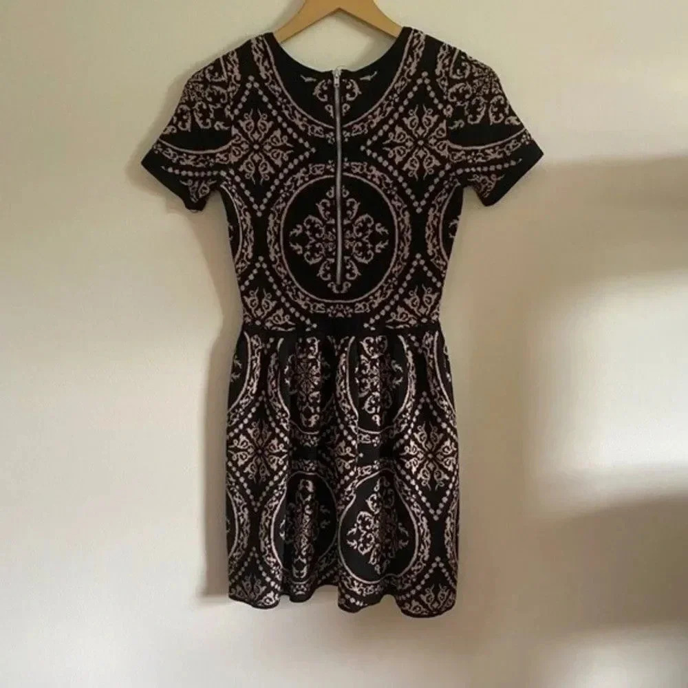 Romeo + Juliet Couture Sweater Dress - Picture 9 of 11